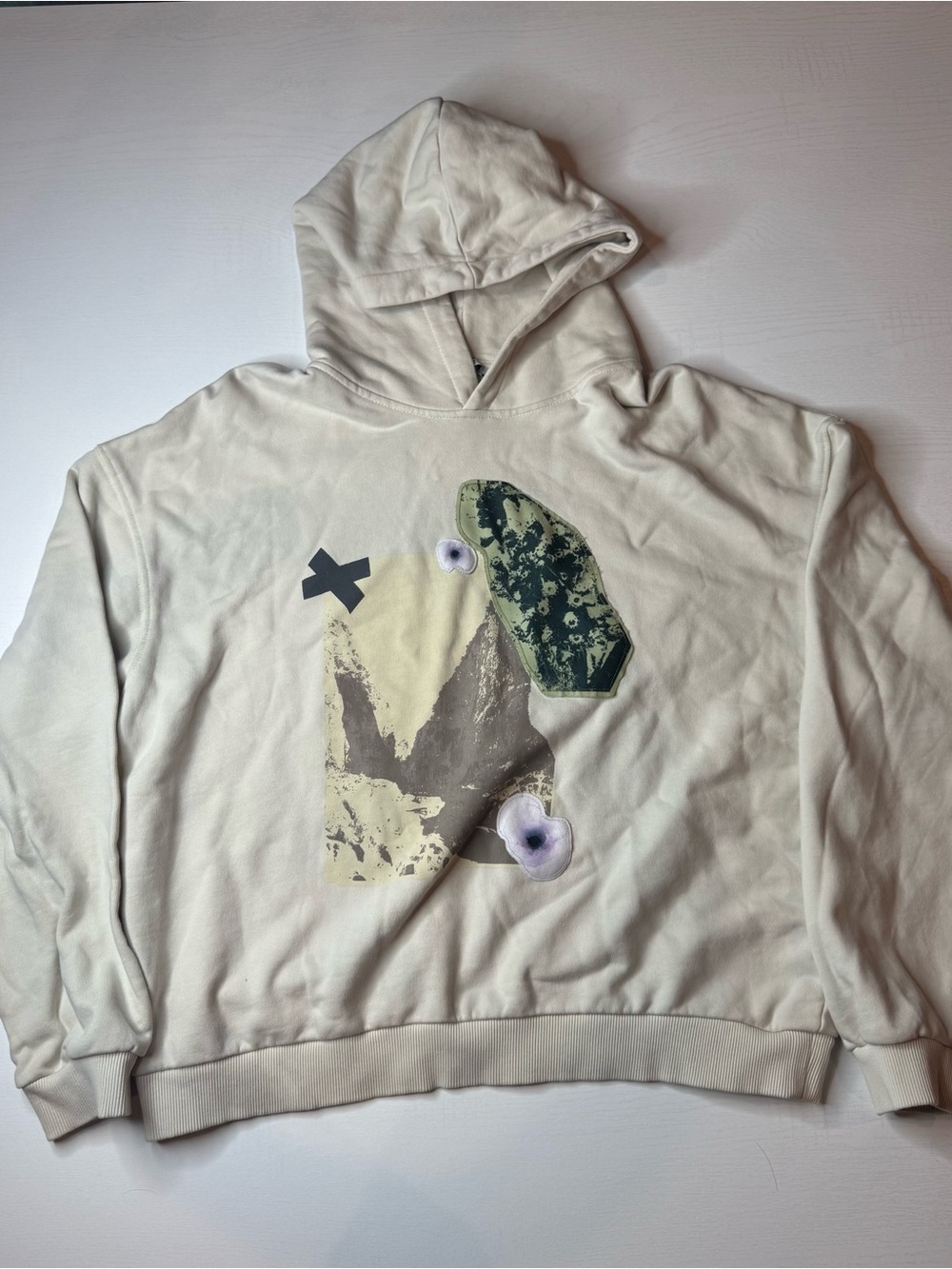 Zara Cream Graphic Pullover Hoodie with Green Accent